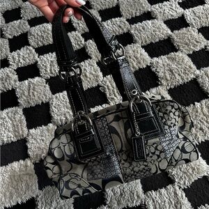 Coach signature patchwork shoulder bag.